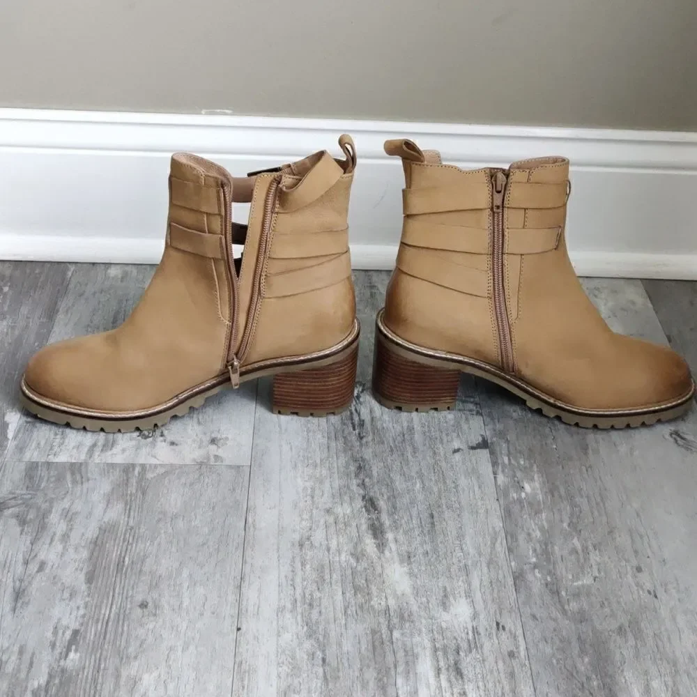 NWOB Seychelles Give it a Whirl buckle booties
